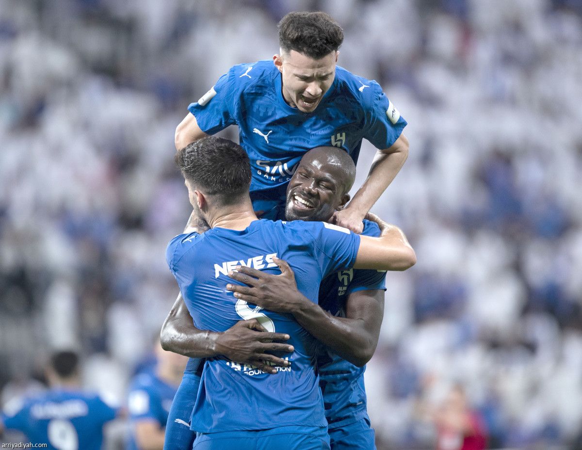 الصدارة الزرقاء مستمرة