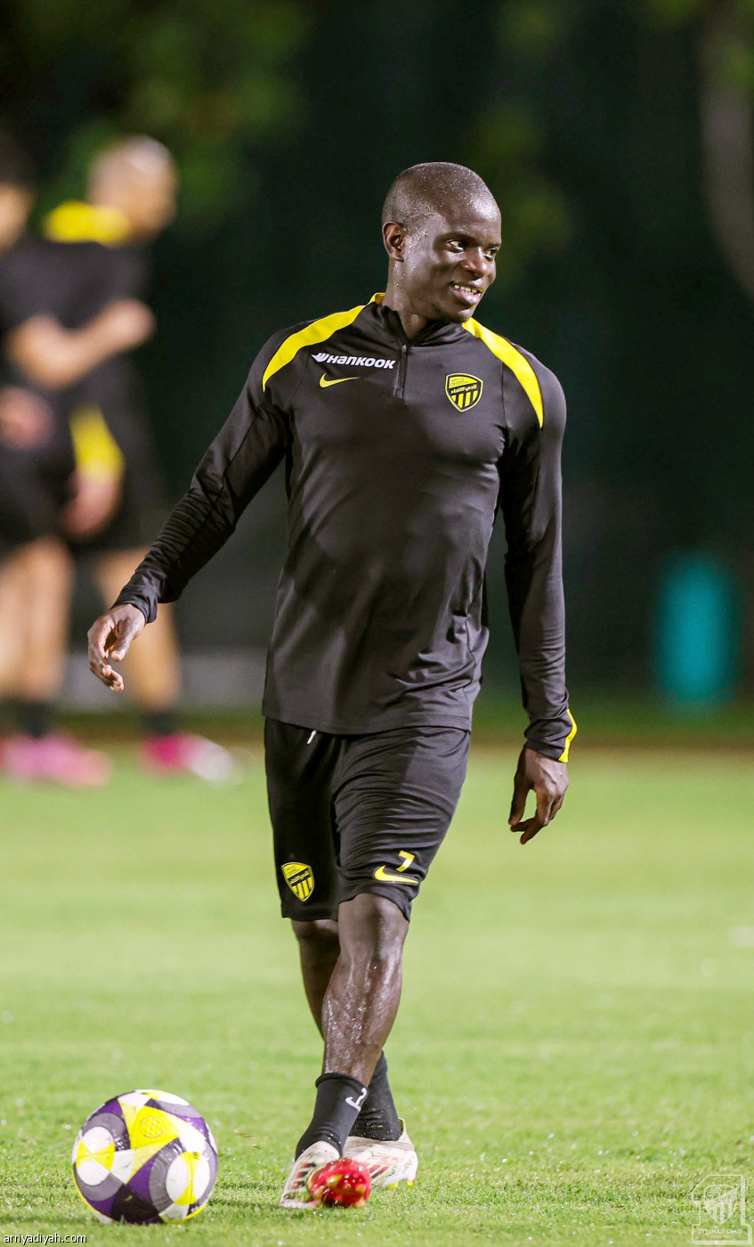 الاتحاد.. تدريب ومطر