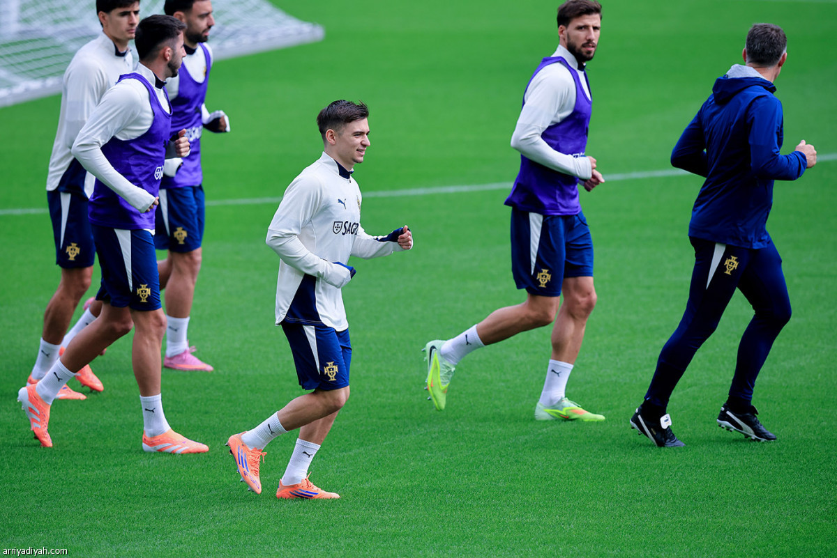 نيفيش يتقدم البرتغاليين