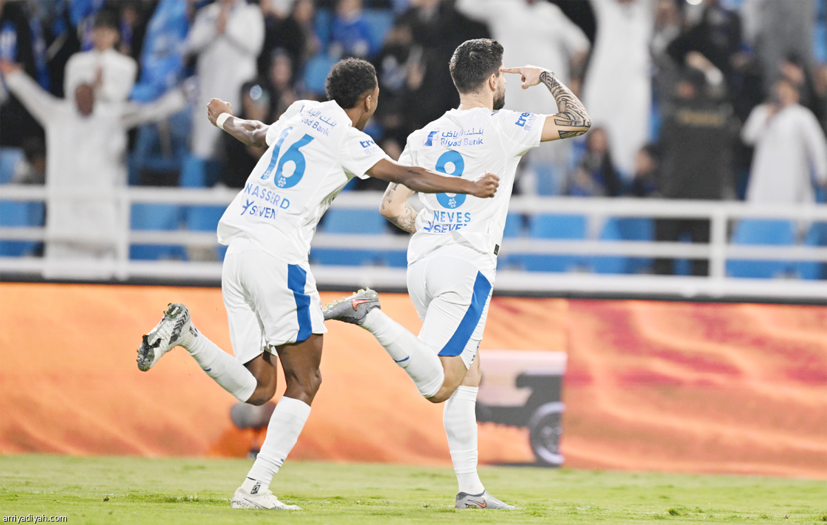 الهلال يرد بالأربعة